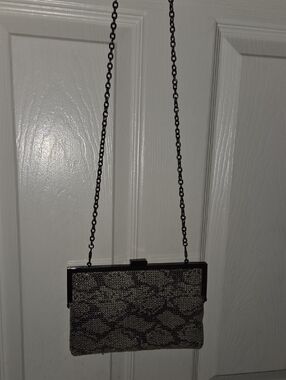 Chic Snake-Print Chain Crossbody Bag - Black